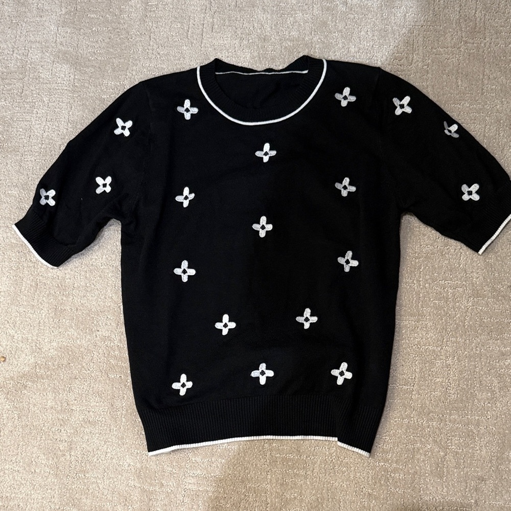 Women’s short-sleeve knit Sweater